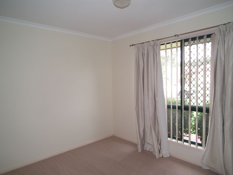 4 Figbird Close, Eli Waters QLD 4655