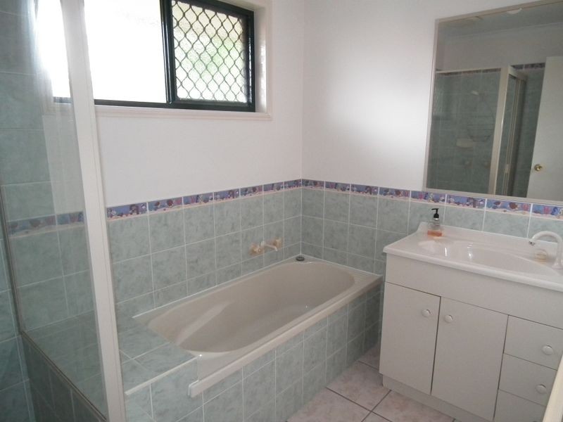 4 Figbird Close, Eli Waters QLD 4655