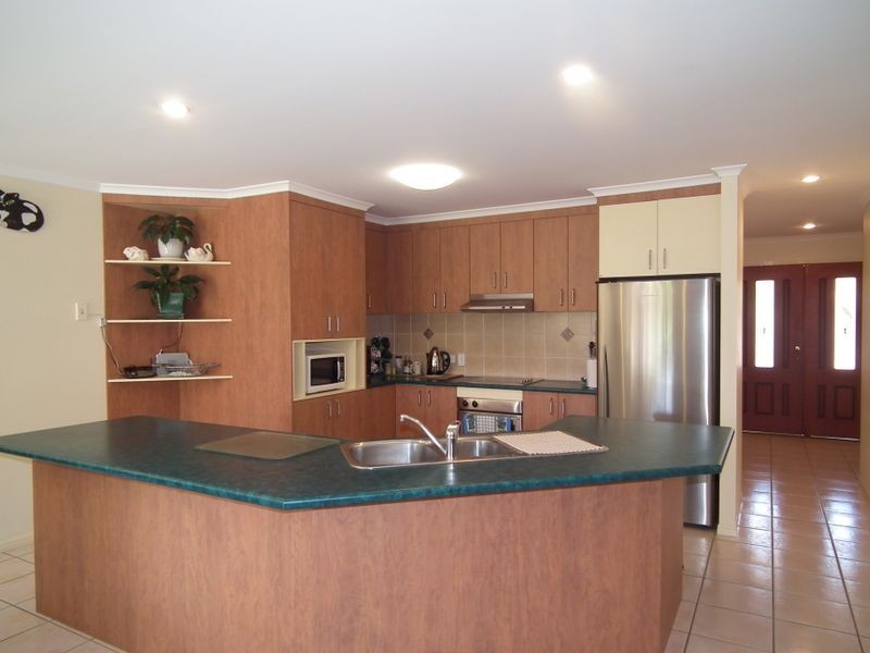 3 Oriole Court, Eli Waters QLD 4655