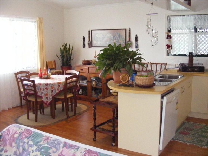 240 Wave Avenue, Urraween QLD 4655