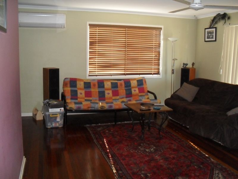 25 Limpus Street, Urangan QLD 4655