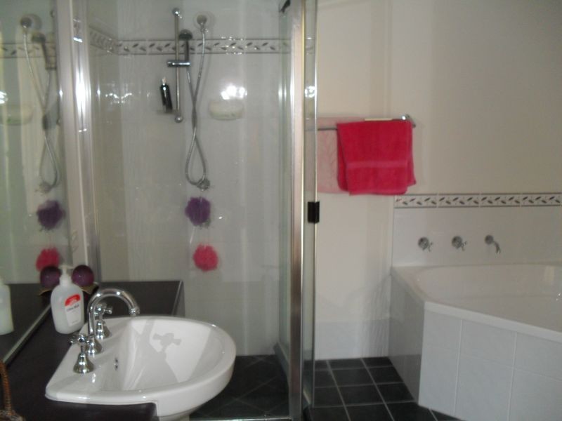 128 Garden Drive, Urangan QLD 4655