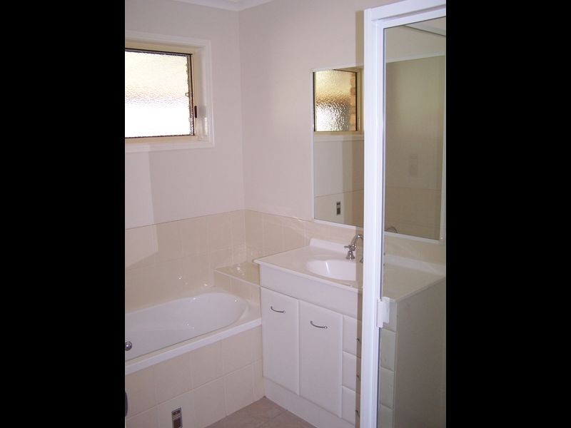 25 Joselyn Dr, Point Vernon QLD 4655