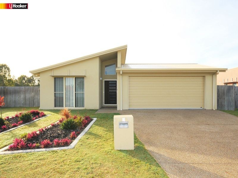 8 Swan View Court, Toogoom QLD 4655