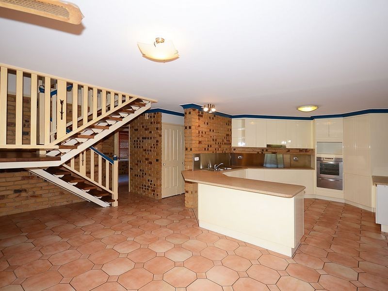 28 Aimee Drive, Urangan QLD 4655