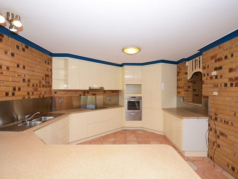 28 Aimee Drive, Urangan QLD 4655