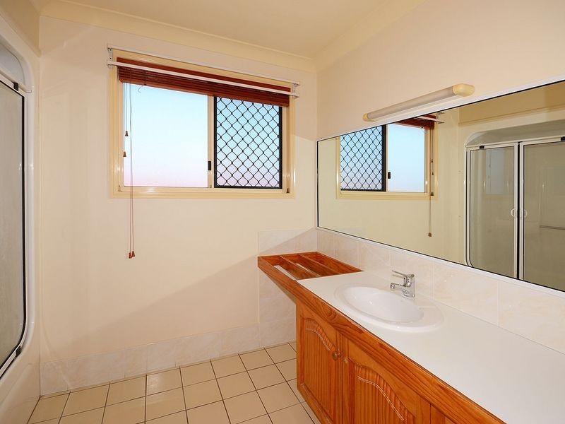 28 Aimee Drive, Urangan QLD 4655