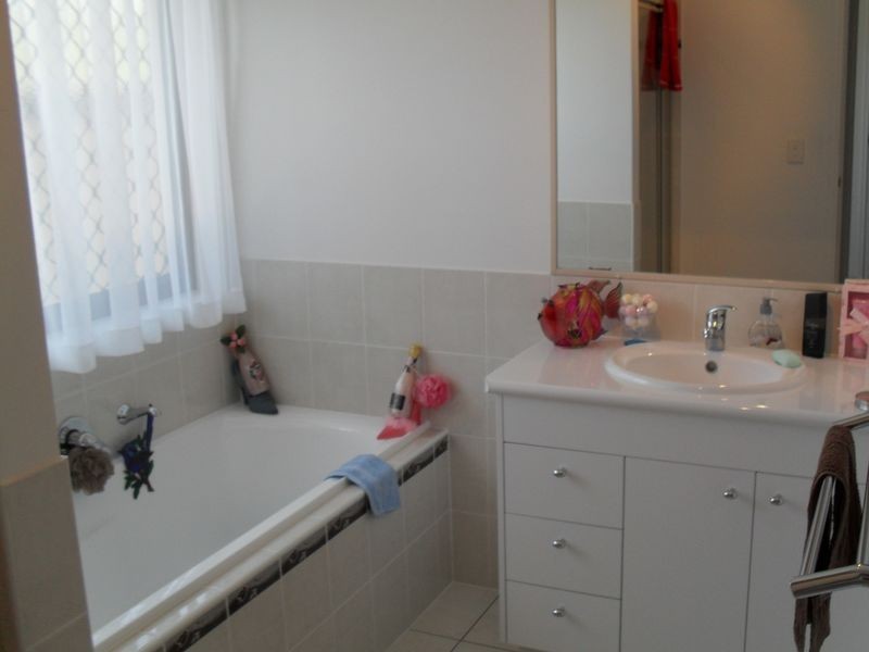 11 Harmony Ave, Urraween QLD 4655