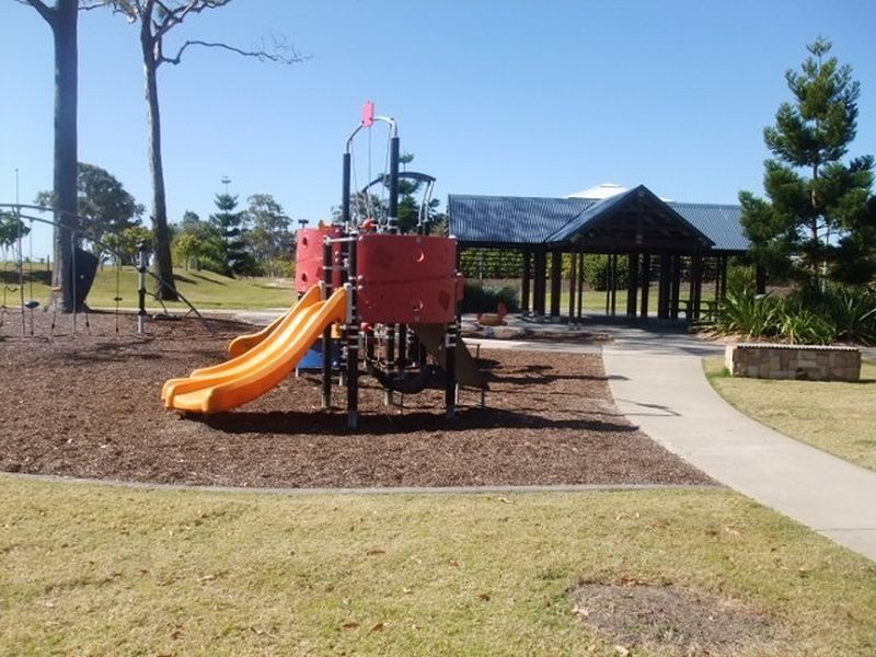 8 Barramundi Drive, Burrum Heads QLD 4659