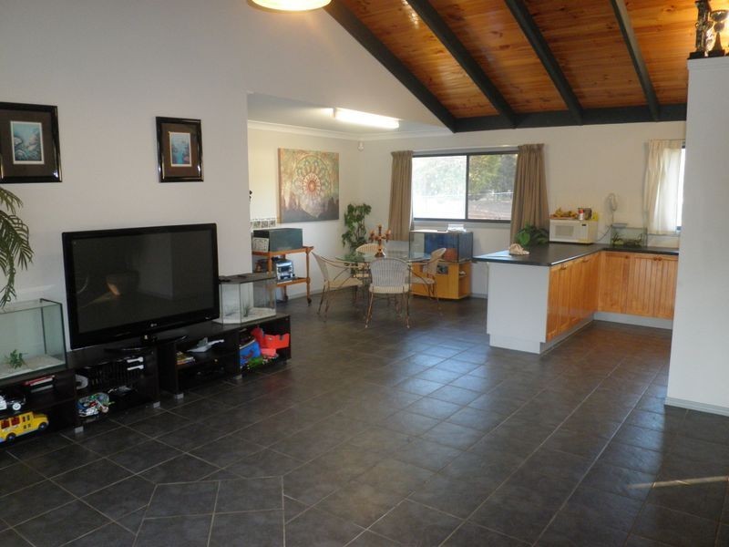 16 Island Close, Burrum Heads QLD 4659