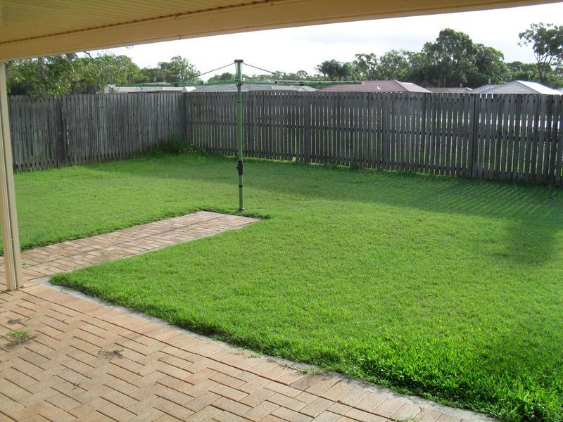 7 Ivybird Ct, Torquay QLD 4655