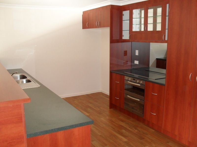 24 Teresa St, Nikenbah QLD 4655