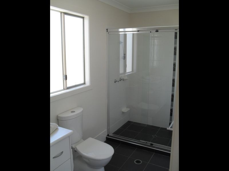 24 Teresa St, Nikenbah QLD 4655