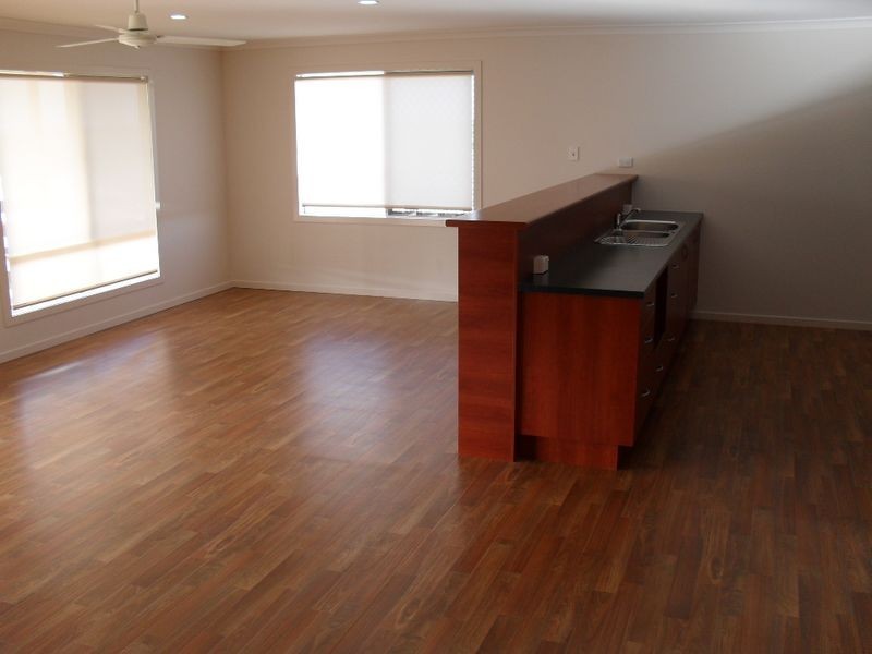 24 Teresa St, Nikenbah QLD 4655