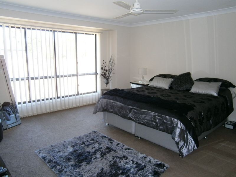 15 Spinnaker Dr, Point Vernon QLD 4655