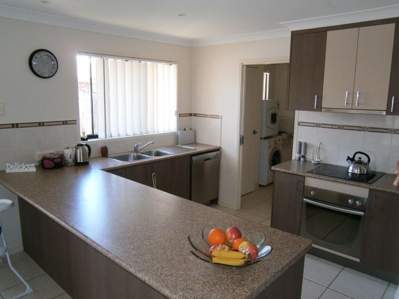 15 Spinnaker Dr, Point Vernon QLD 4655