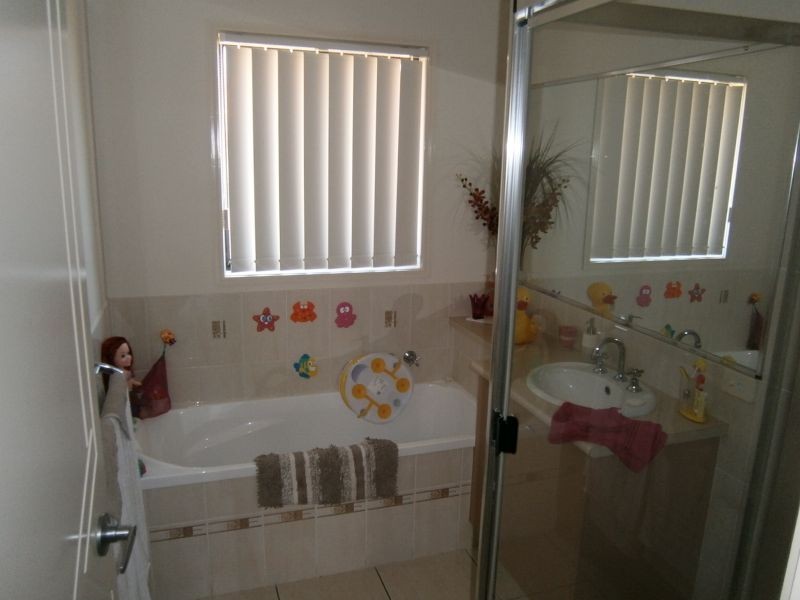 15 Spinnaker Dr, Point Vernon QLD 4655