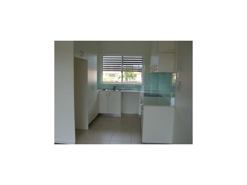 2/542 Esplanade, Urangan QLD 4655