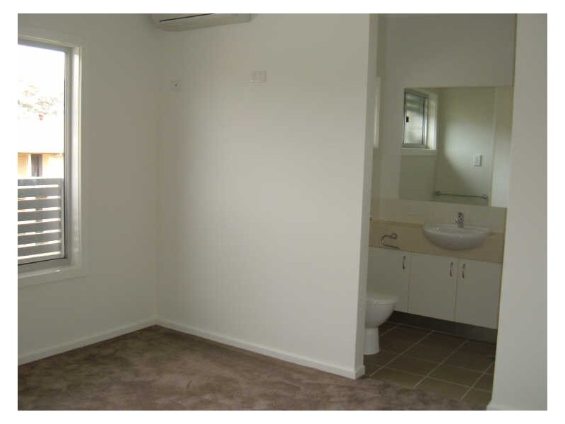 2/542 Esplanade, Urangan QLD 4655