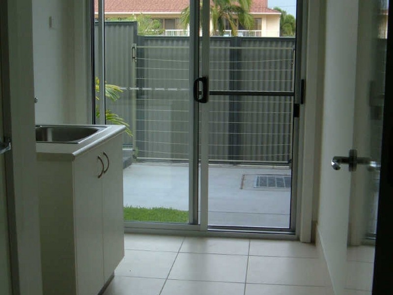 2/542 Esplanade, Urangan QLD 4655