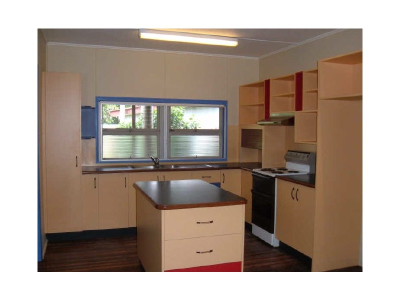1 Helsham Street, Point Vernon QLD 4655