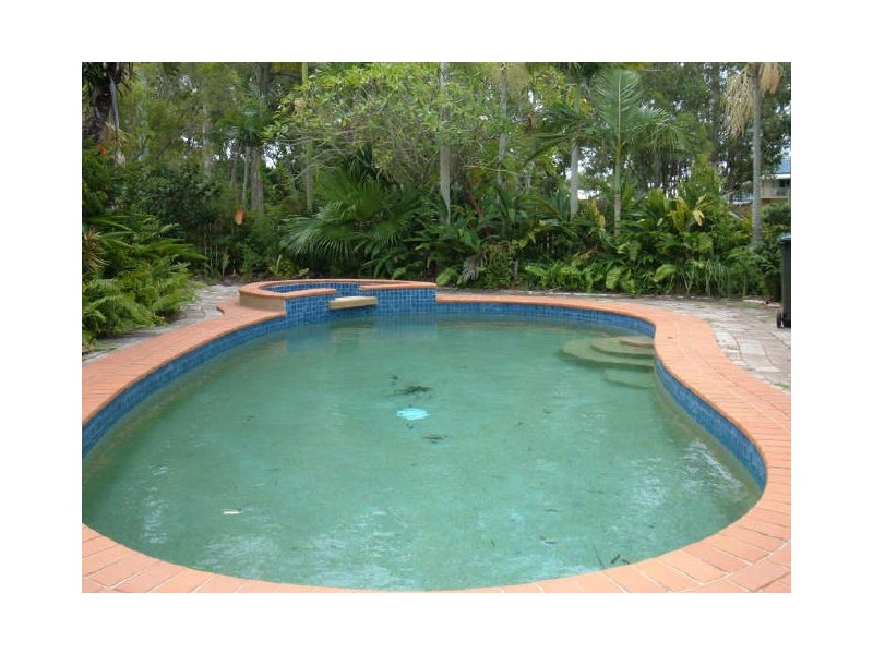 1 Helsham Street, Point Vernon QLD 4655