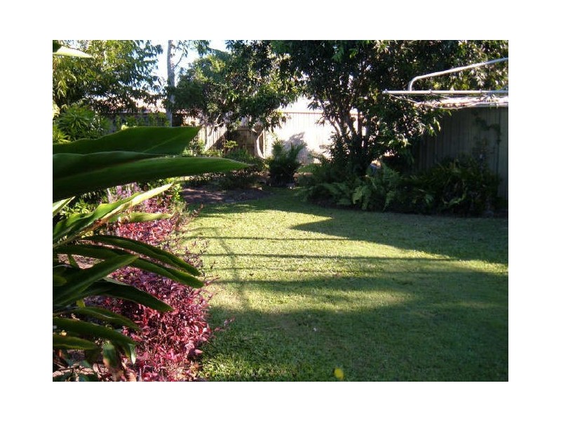 1 Helsham Street, Point Vernon QLD 4655