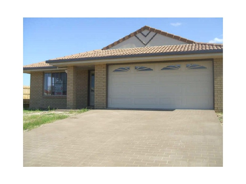 92 Wattle Street, Point Vernon QLD 4655