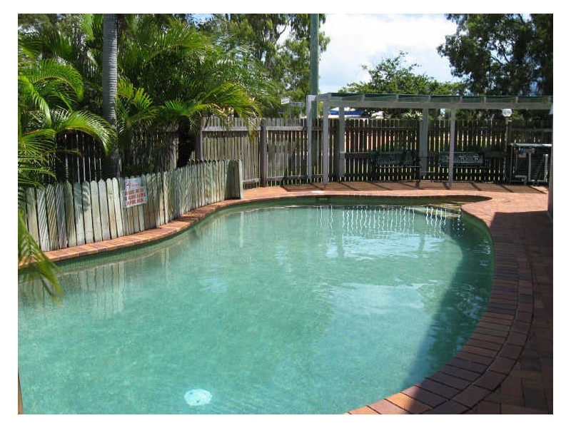 4/4 Pilot Street, Urangan QLD 4655