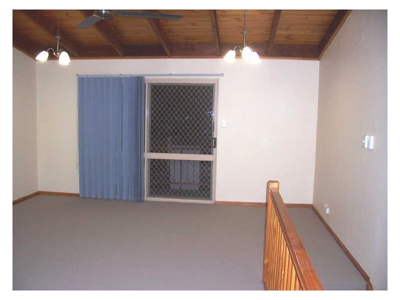 4/4 Pilot Street, Urangan QLD 4655