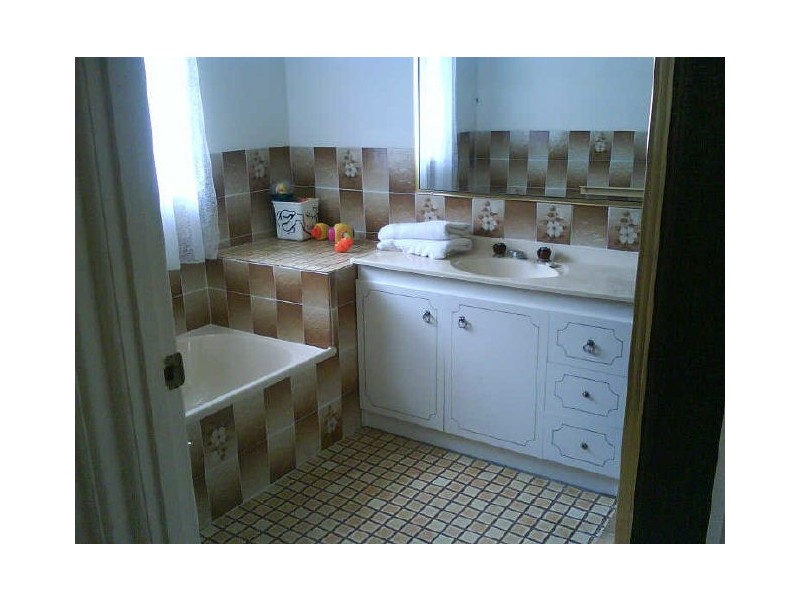 108 Lauren Street, Urangan QLD 4655