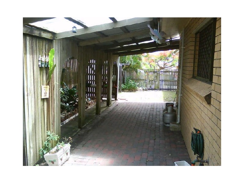 108 Lauren Street, Urangan QLD 4655