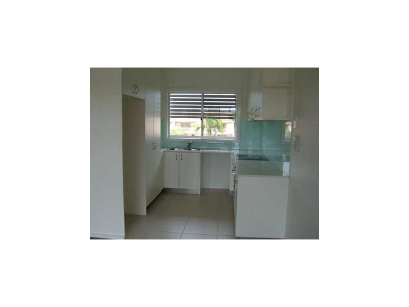 2/542 Esplanade, Urangan QLD 4655