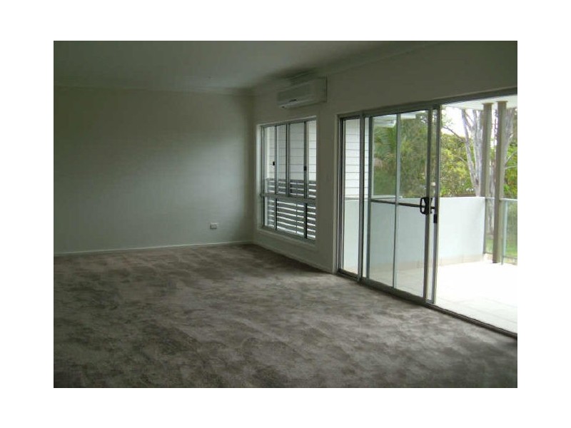 2/542 Esplanade, Urangan QLD 4655