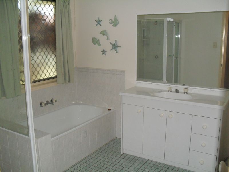 12 Sager Court, Torquay QLD 4655