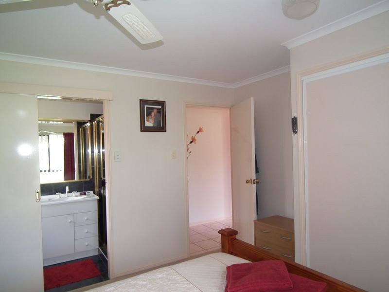 4 Figbird Close, Eli Waters QLD 4655