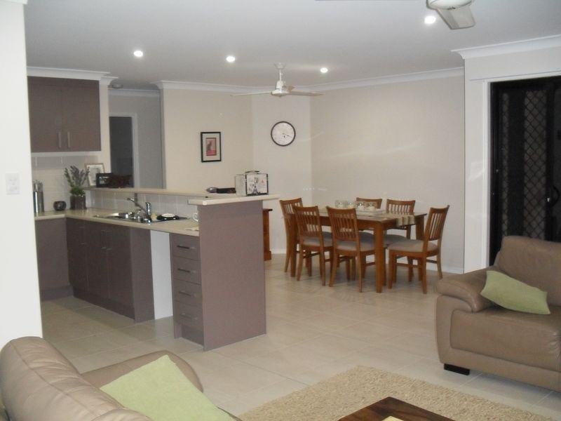 24 Parraweena Court, Point Vernon QLD 4655
