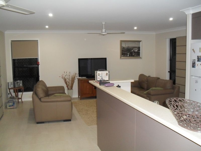 24 Parraweena Court, Point Vernon QLD 4655