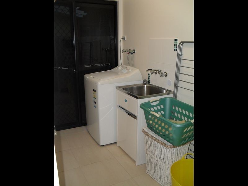 24 Parraweena Court, Point Vernon QLD 4655