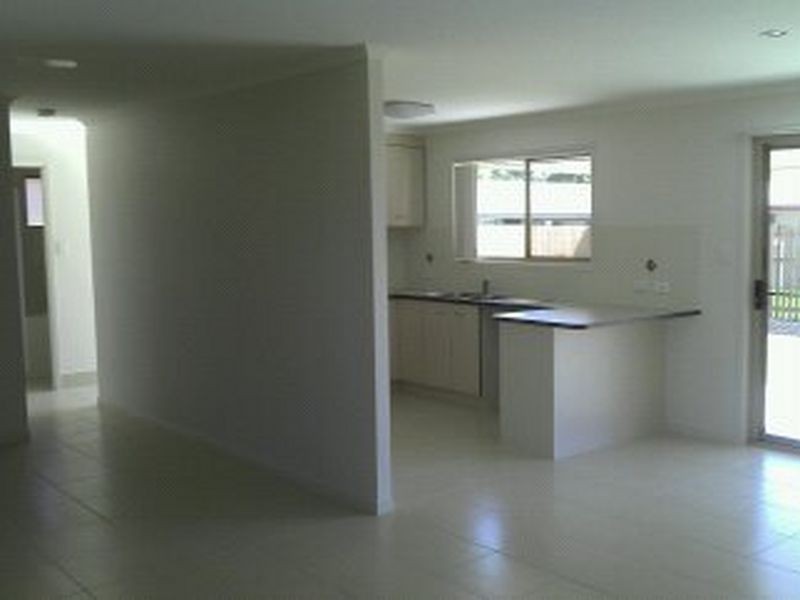6 Jewel Court, Urangan QLD 4655