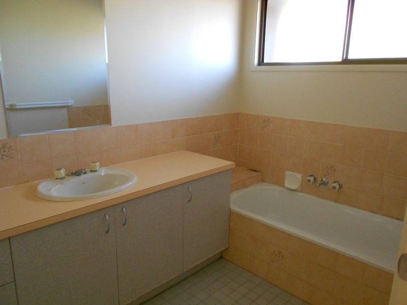 10 Poinciana Court, Kawungan QLD 4655