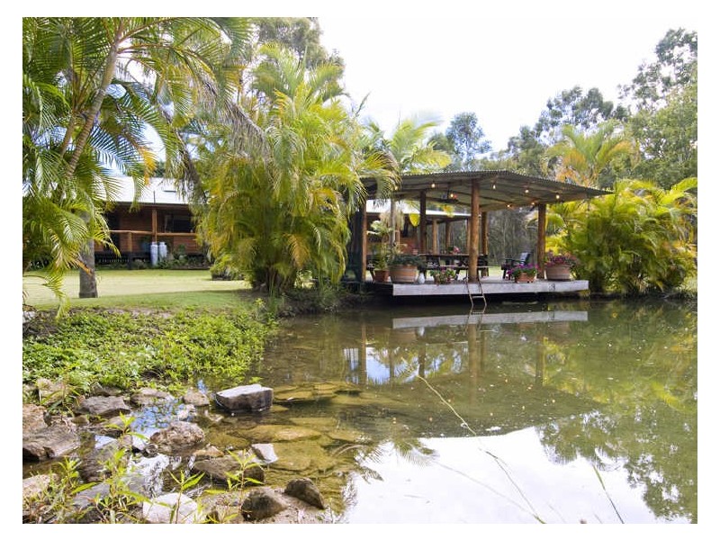 25 Shore Road, Booral QLD 4655