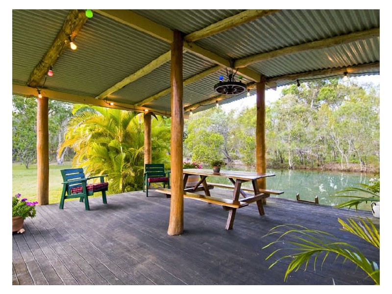 25 Shore Road, Booral QLD 4655