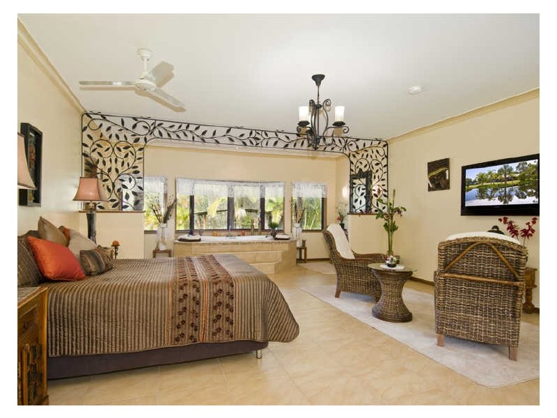 25 Shore Road, Booral QLD 4655