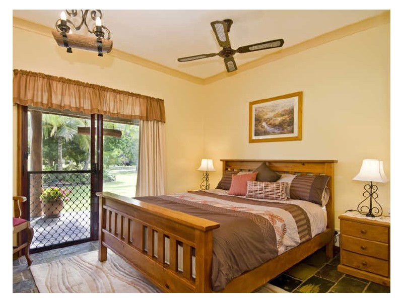 25 Shore Road, Booral QLD 4655