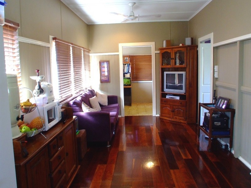 49 King Street, Urangan QLD 4655