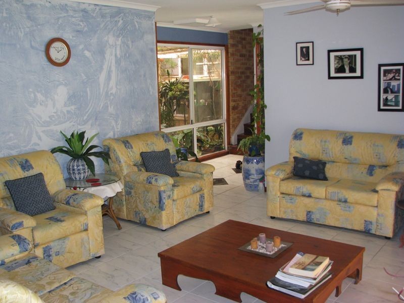 2 William Street, Urangan QLD 4655