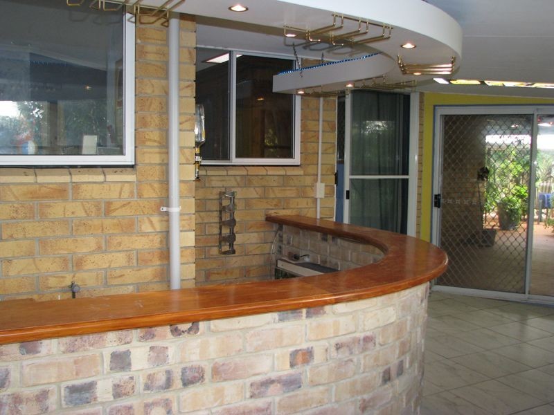 2 William Street, Urangan QLD 4655