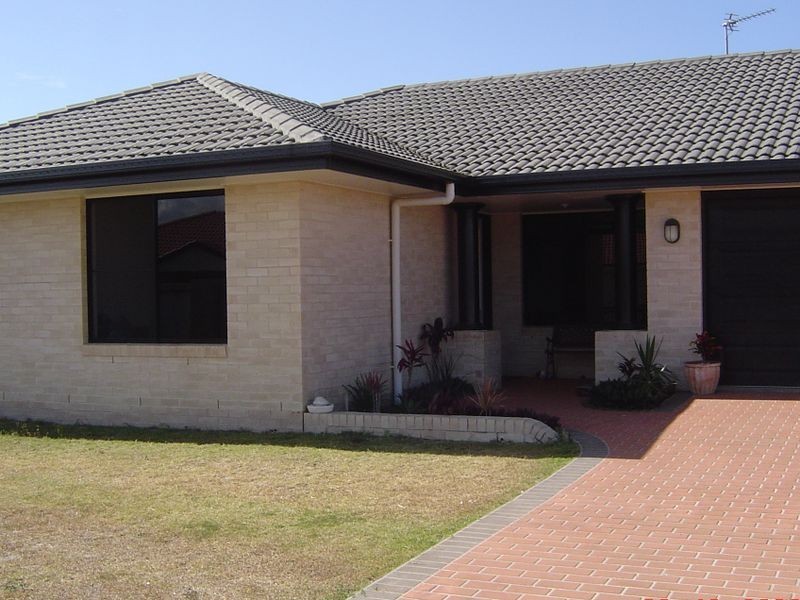 53 Wide Bay Drive, Eli Waters QLD 4655