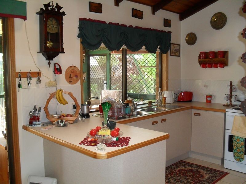 52 Barker Street, Point Vernon QLD 4655